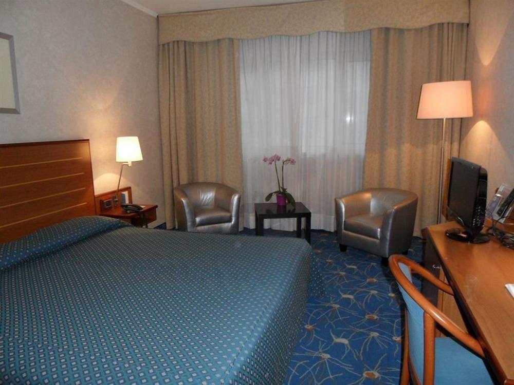 Cristal Hotel Cuneo Buitenkant foto