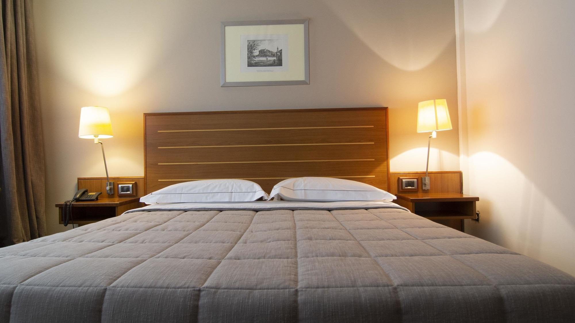 Cristal Hotel Cuneo Buitenkant foto
