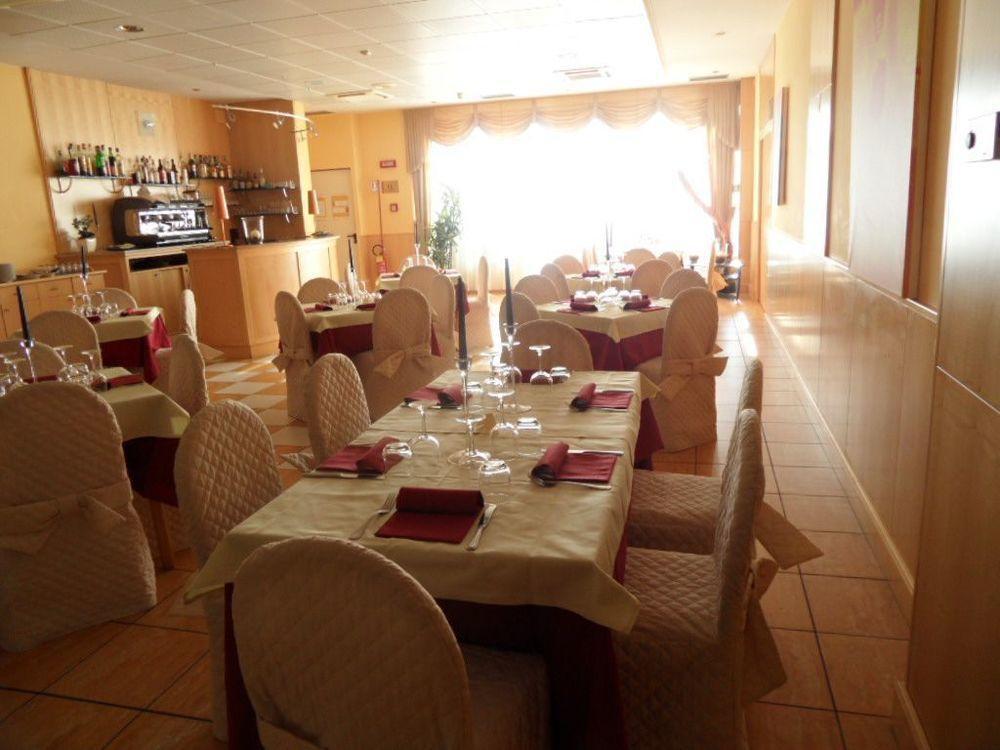 Cristal Hotel Cuneo Buitenkant foto