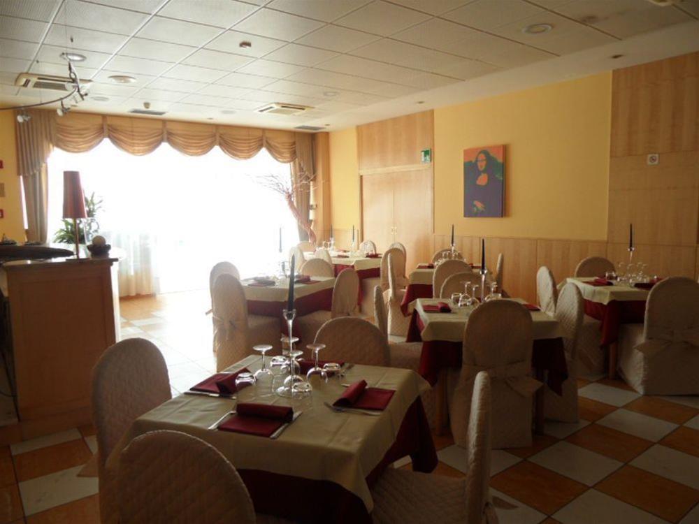 Cristal Hotel Cuneo Buitenkant foto
